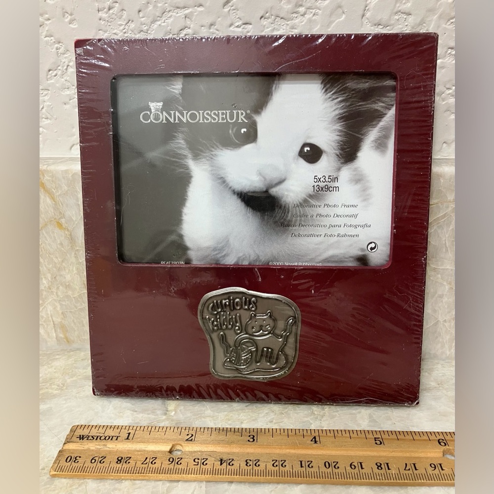 Connoisseur Curious Wooden Kitty Frame 5" X 5"
